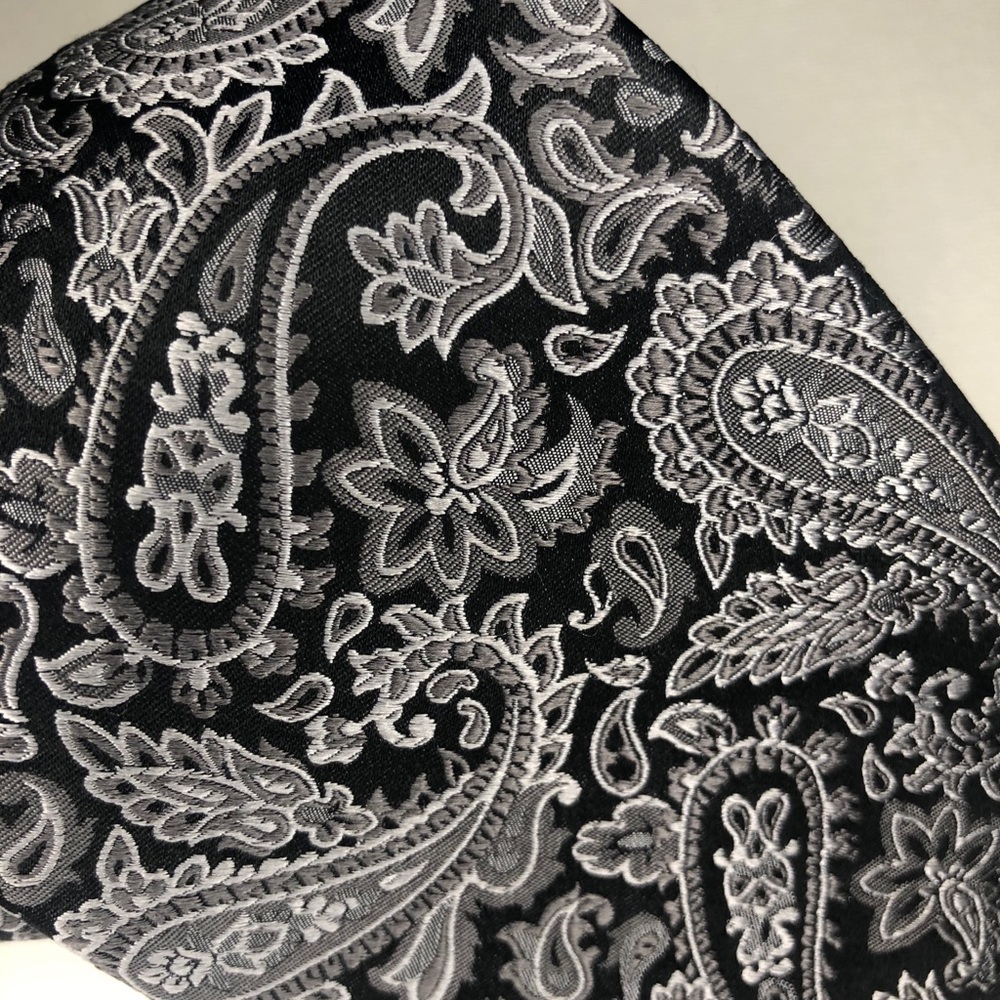 Tie - Picture 2 of 4